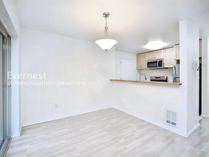 Building Photo - 9520 1st Ave NE