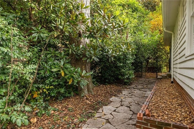 Building Photo - 5450 E Mountain St