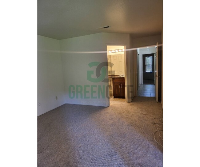 Building Photo - 2428 Woodvale Dr