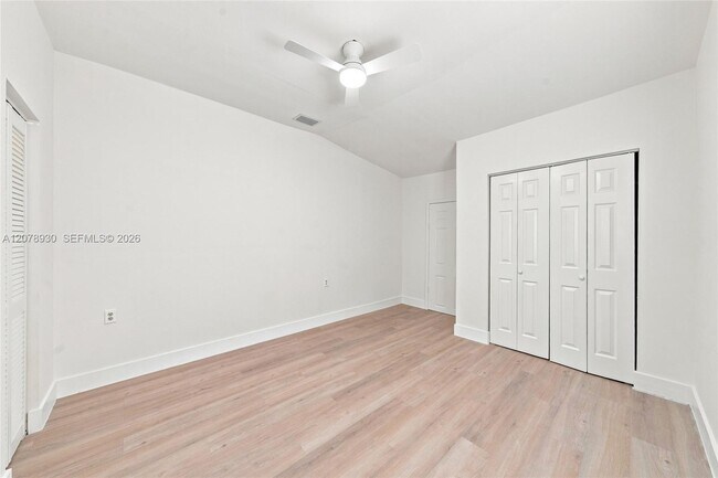 Building Photo - 402 NW 44th Ave