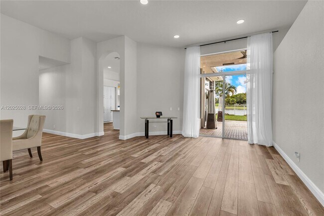Building Photo - 950 Marina Dr