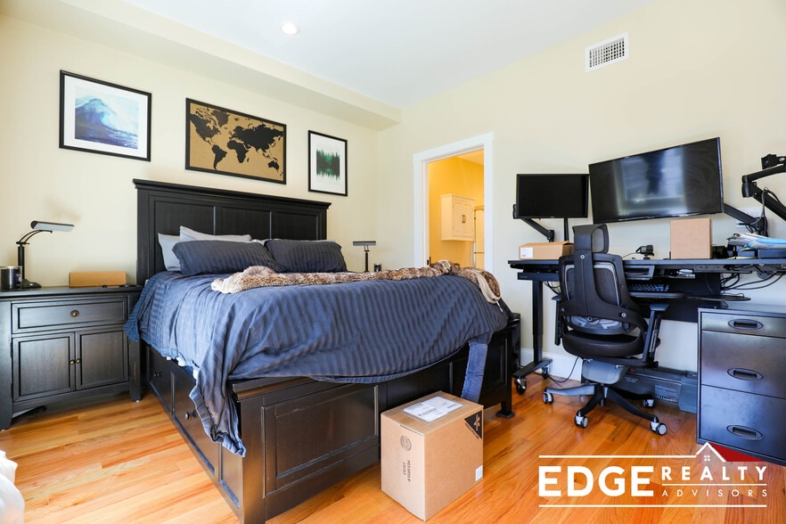 Building Photo - 23 Glencoe St