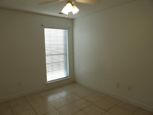 Building Photo - 5040 Capulet Cir
