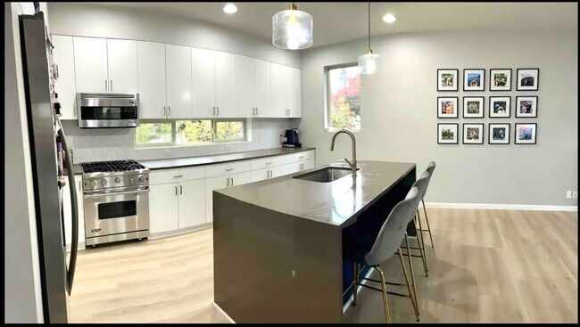 Building Photo - Boise Neighborhood New Construction 3-Story Home with All of the Amenities, Rooftop Patio, Fenced...