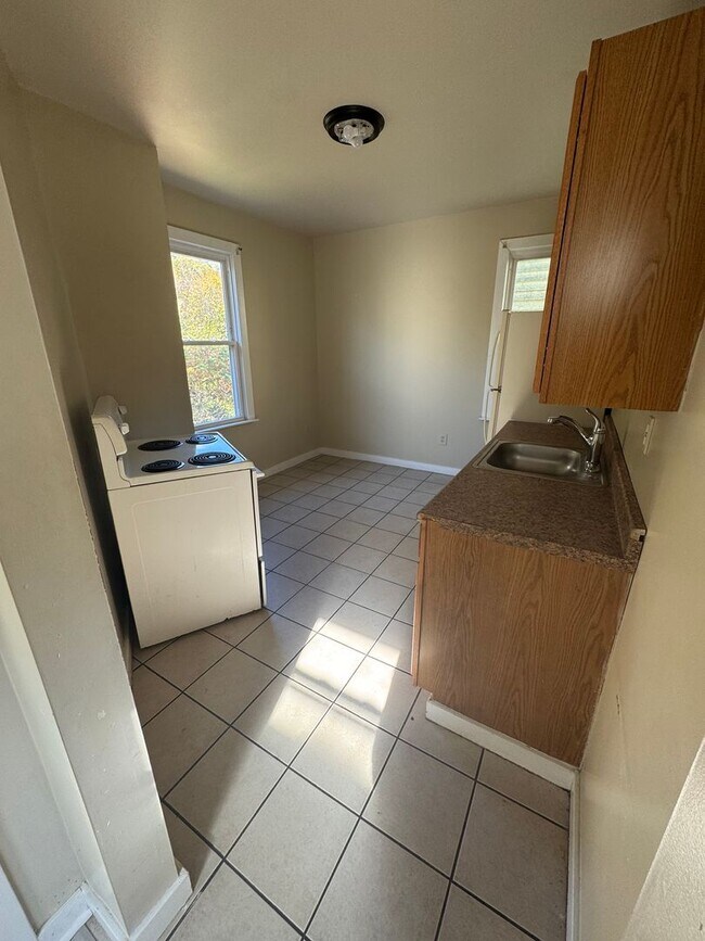 Building Photo - 207 Railroad Ave