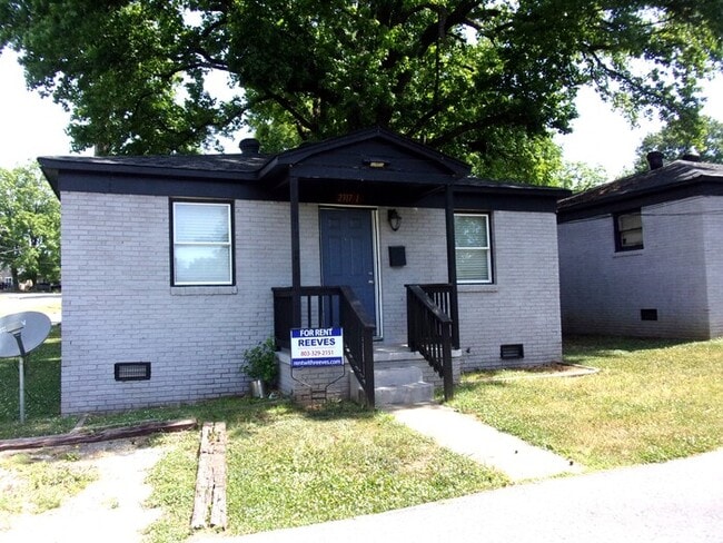 Building Photo - 2 Bedroom 1 Bath Home Minutes from Uptown Charlotte