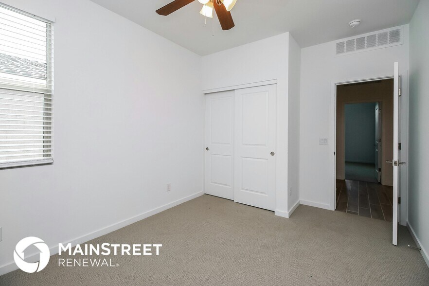 Building Photo - 4576 Stonecrop Dr