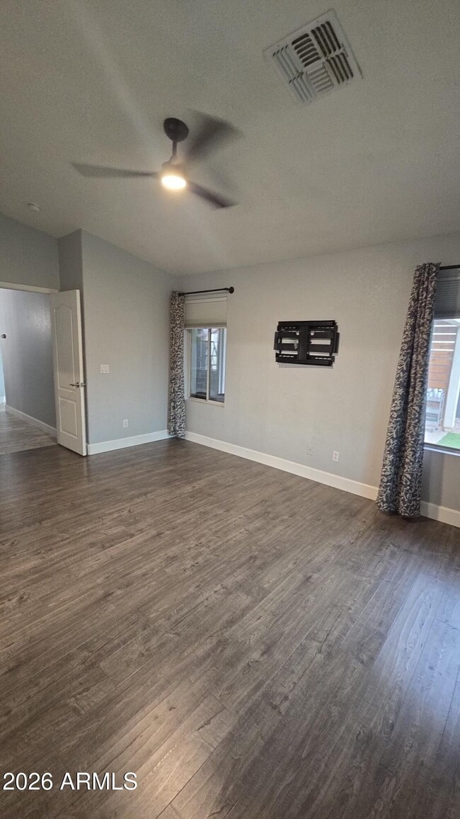 Building Photo - 151 W Sagebrush St