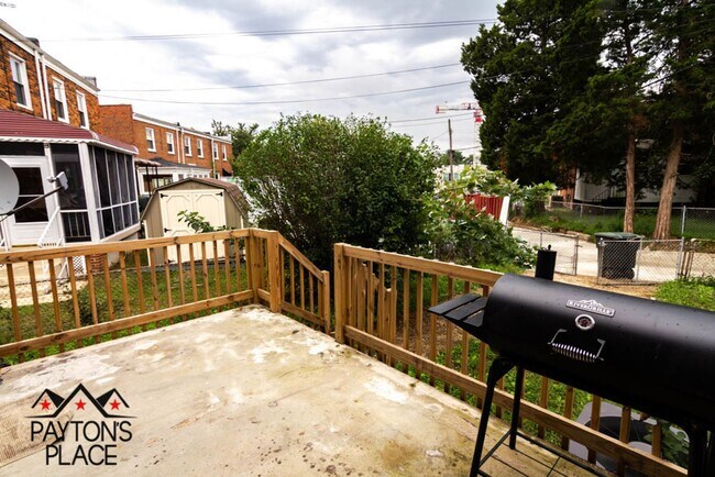 Building Photo - Spacious Single Family home with Huge Back...