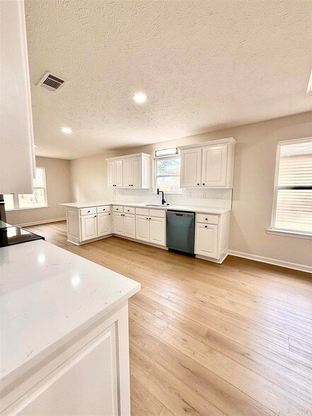 Building Photo - 506 Waymack Cove