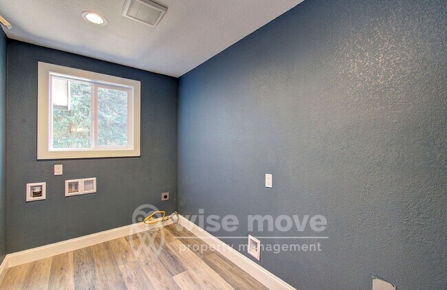 Building Photo - Felida Park- 4 Bedrooms on 1.5 Acres