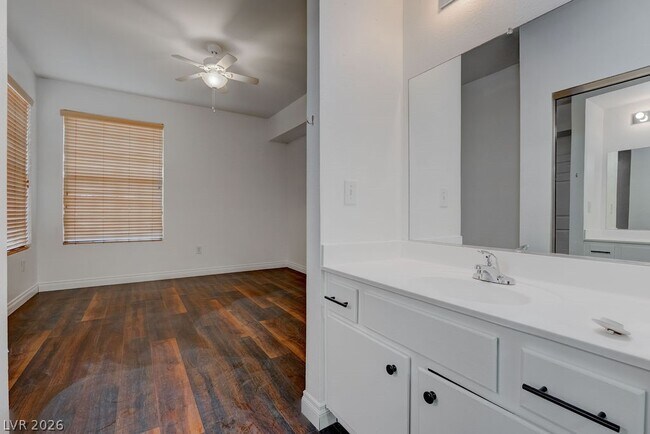 Building Photo - 231 W Horizon Ridge Pkwy