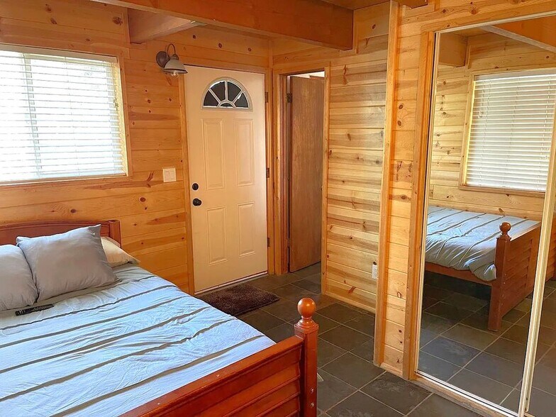 Building Photo - 2418 Fir Dr