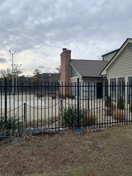 Building Photo - 4240 Village Parkway Cir E