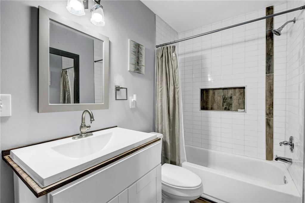 Building Photo - 494 Rockwell St SW