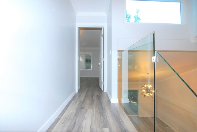 Building Photo - Stunning Fully Remodeled Condo in Costa Mesa