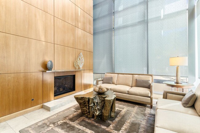 Primary Photo - 650 Bellevue Way NE