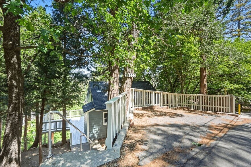 Building Photo - 23920 Scenic Dr