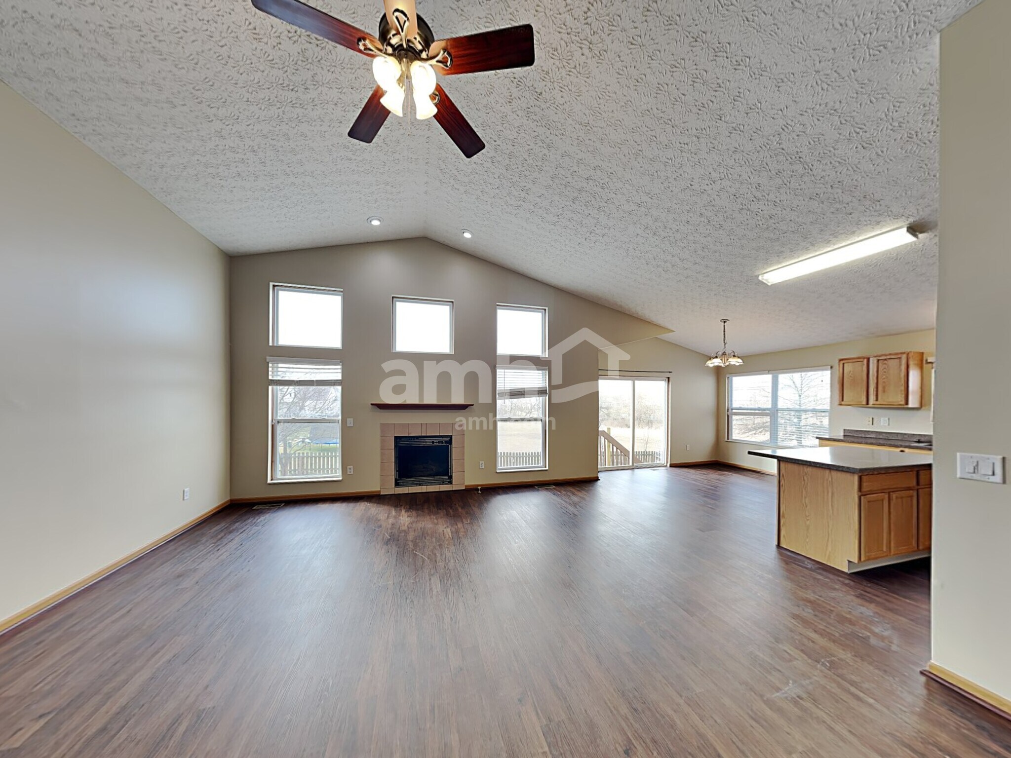Building Photo - 1121 Streamside Dr