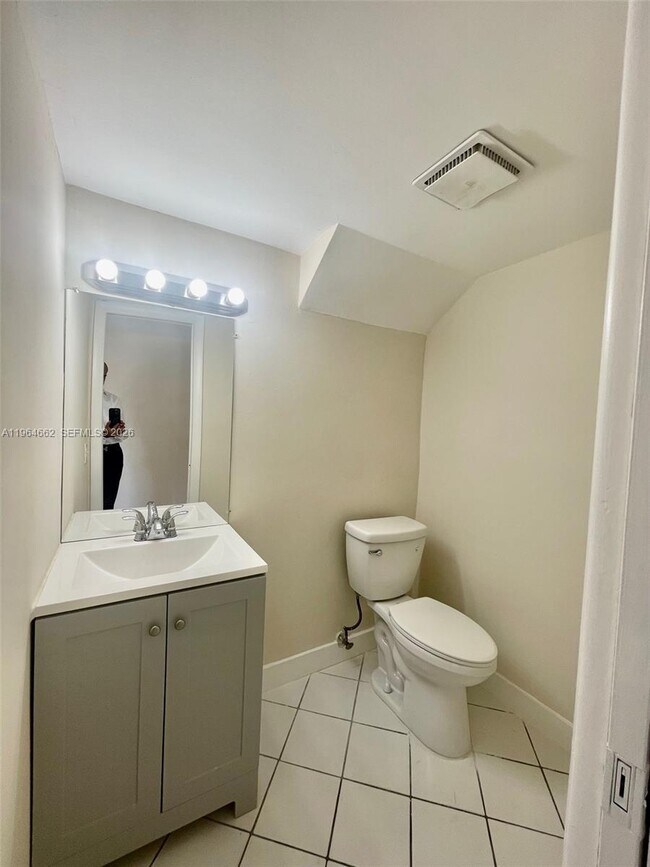 Building Photo - 922 NW 106th Ave Cir