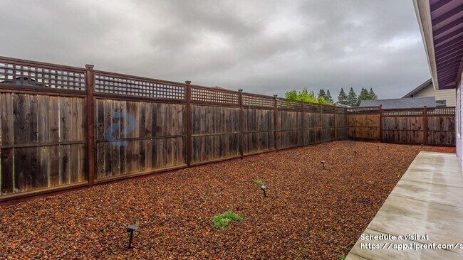 Building Photo - 1313 Crestview Ct