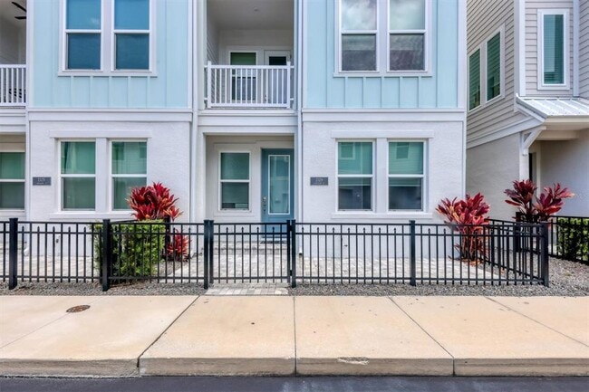 Building Photo - 2329 Lindstrom St