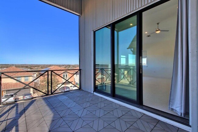Building Photo - 6133 Seville Dr