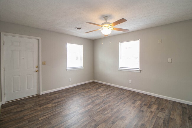 Building Photo - 13-413 Thompsonville Ln