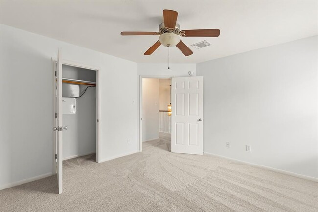 Building Photo - 2111 Blue Water Bay Dr