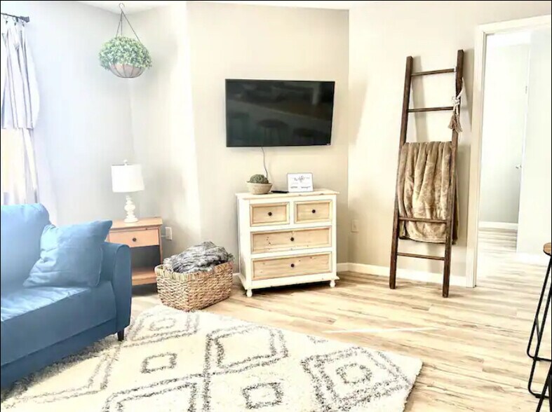 Building Photo - 101 S Buchanan St