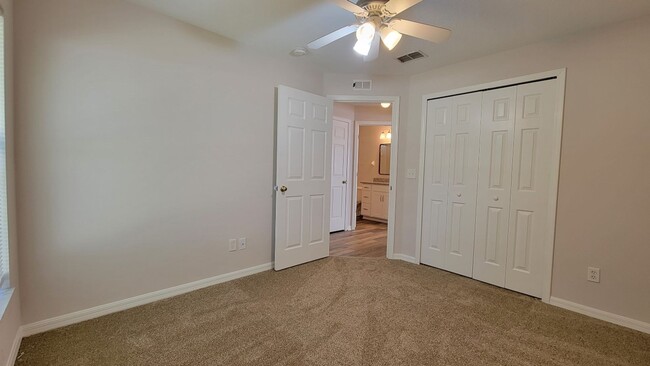 Building Photo - Remodeled 4 Bedroom 2 Bath Home