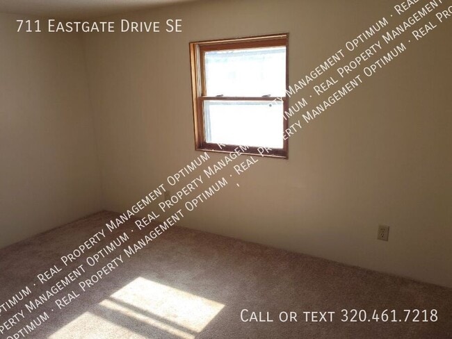Building Photo - 711 Eastgate Dr SE