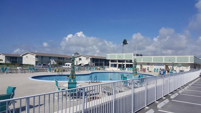 Building Photo - 340 Horizon W