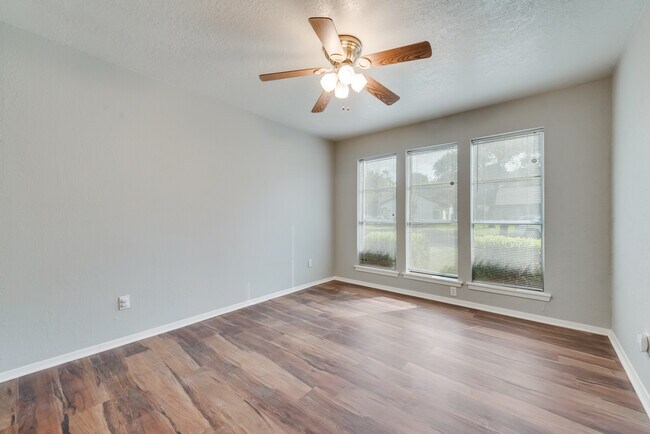 Building Photo - 1006 Walnut Pl