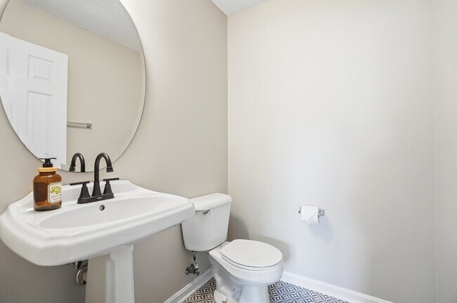 Building Photo - 3749 Sugarberry Dr