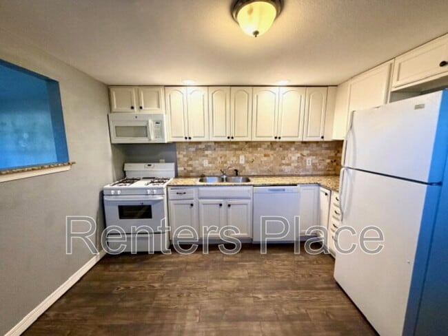 Building Photo - 406 S 66th E Ave