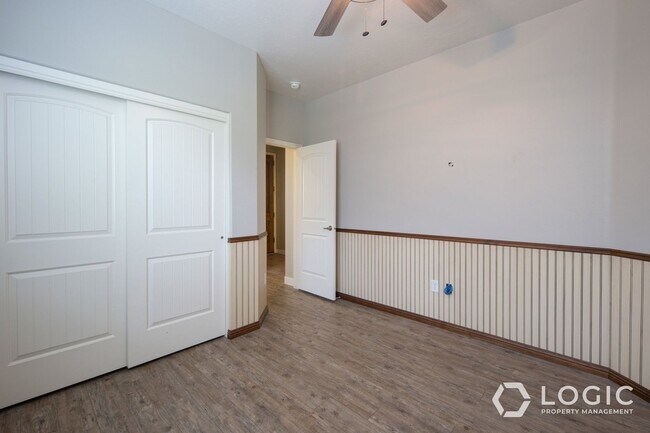 Building Photo - 2445 E White Horse Dr