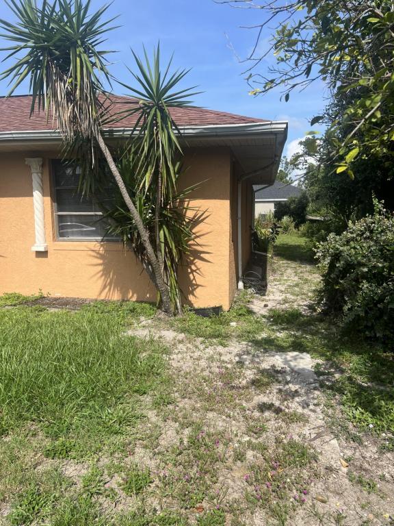 Building Photo - 2013 Redmond St