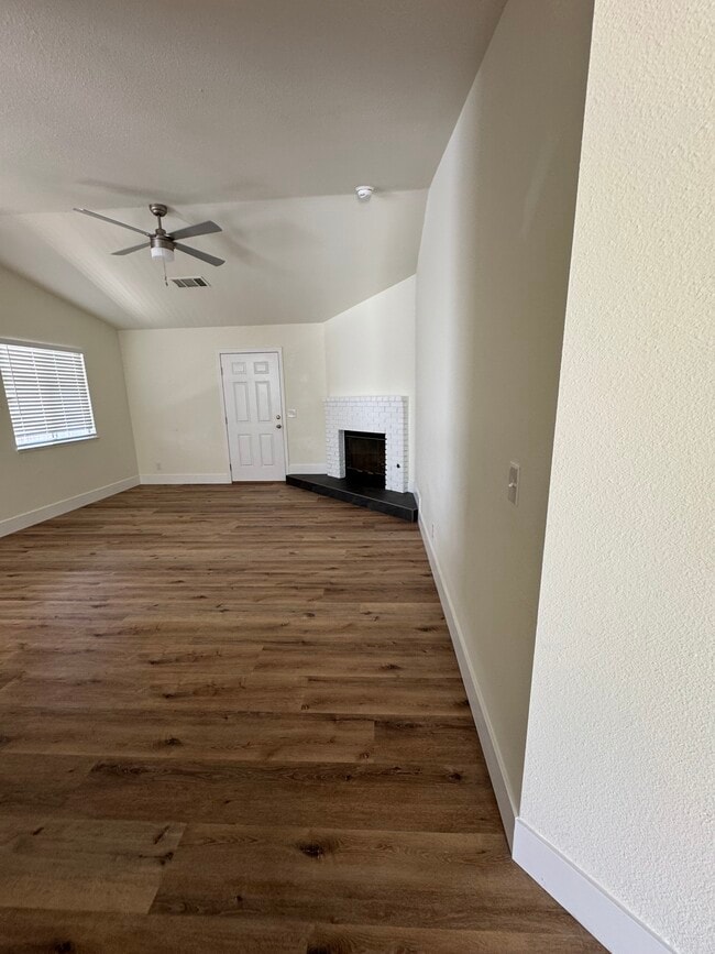 Building Photo - 1024 Michelle Ct