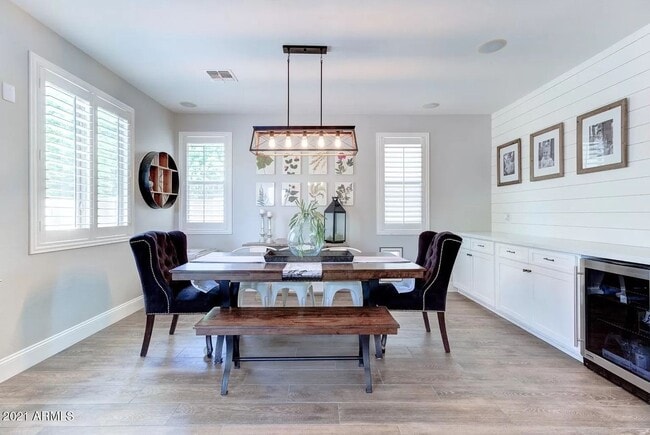 Building Photo - Luxurious 5BR Home in Award-Winning Power ...