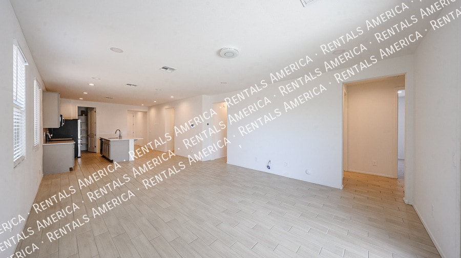 Building Photo - 15689 W Woodlands Ave