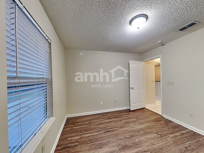 Building Photo - 4491 Cobblefield Cir W