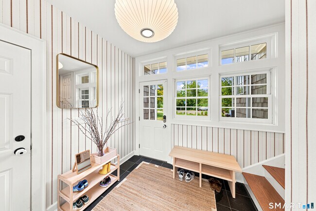 Building Photo - 11 Belaire Dr