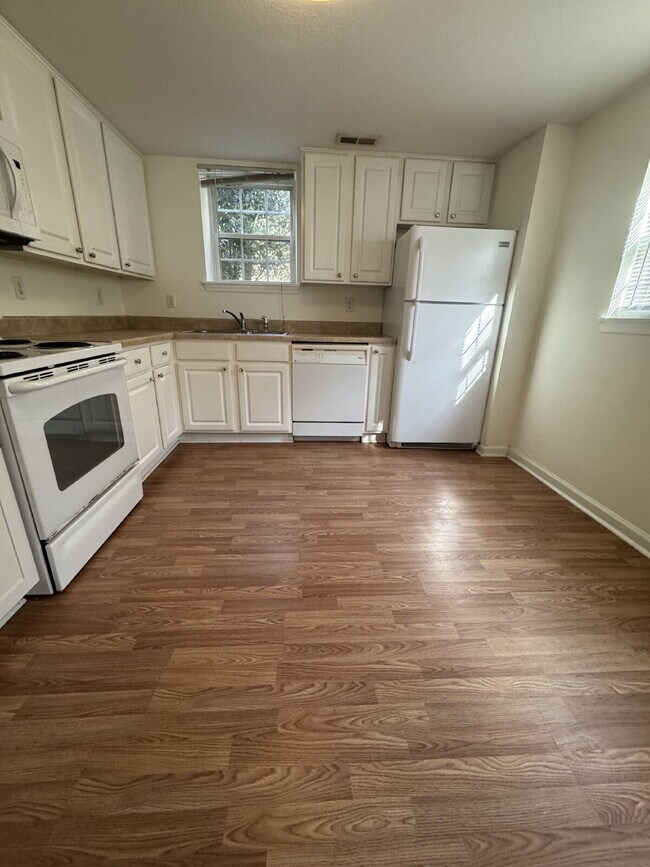 Building Photo - 1416 Highland Ave