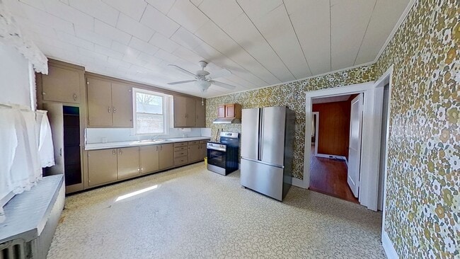 Building Photo - 2 Bedroom Duplex with Basement and Storage