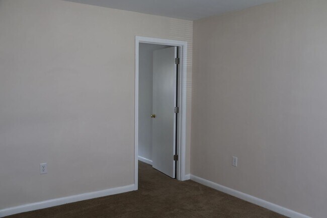 Building Photo - 37 Gala Dr
