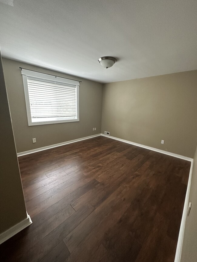 Building Photo - 3104 Sunset Dr W