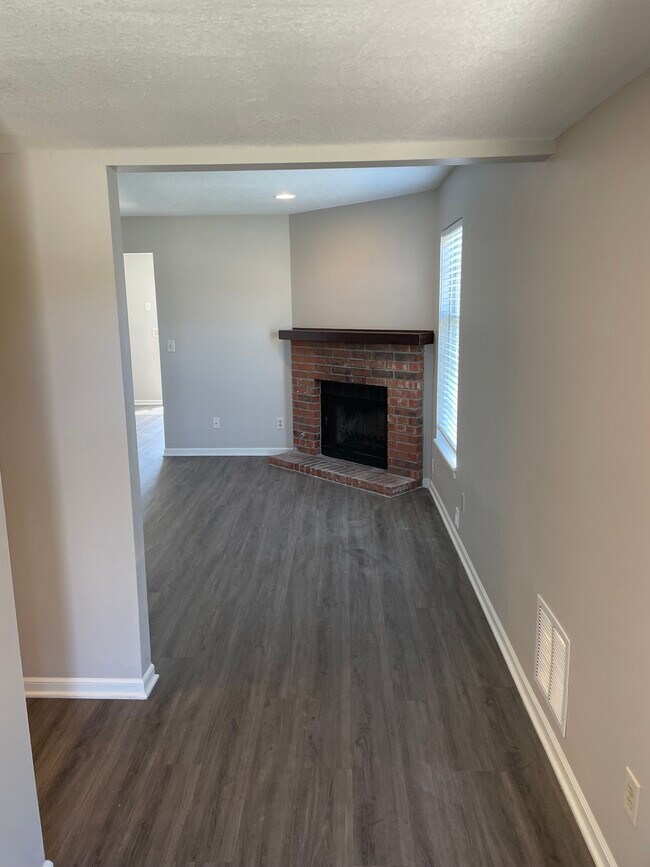 Building Photo - 5617-5623 NW 66th Terrace