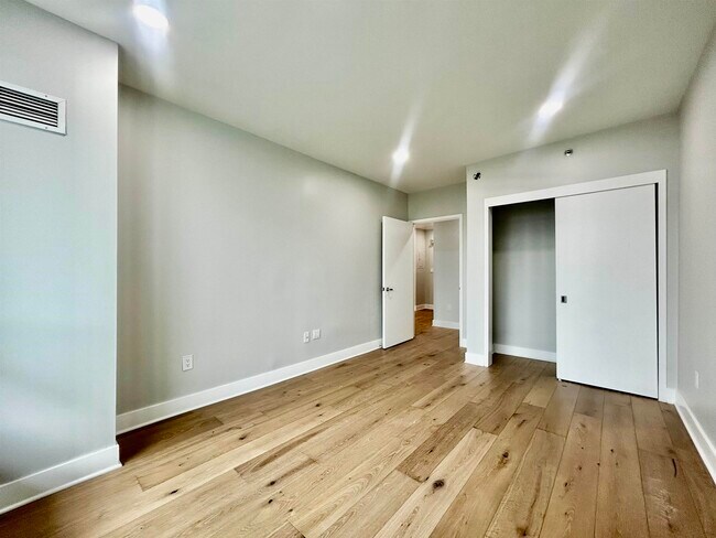 Building Photo - 20 Newport Pkwy