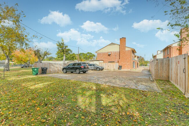 Building Photo - 9217 Carousel Ln